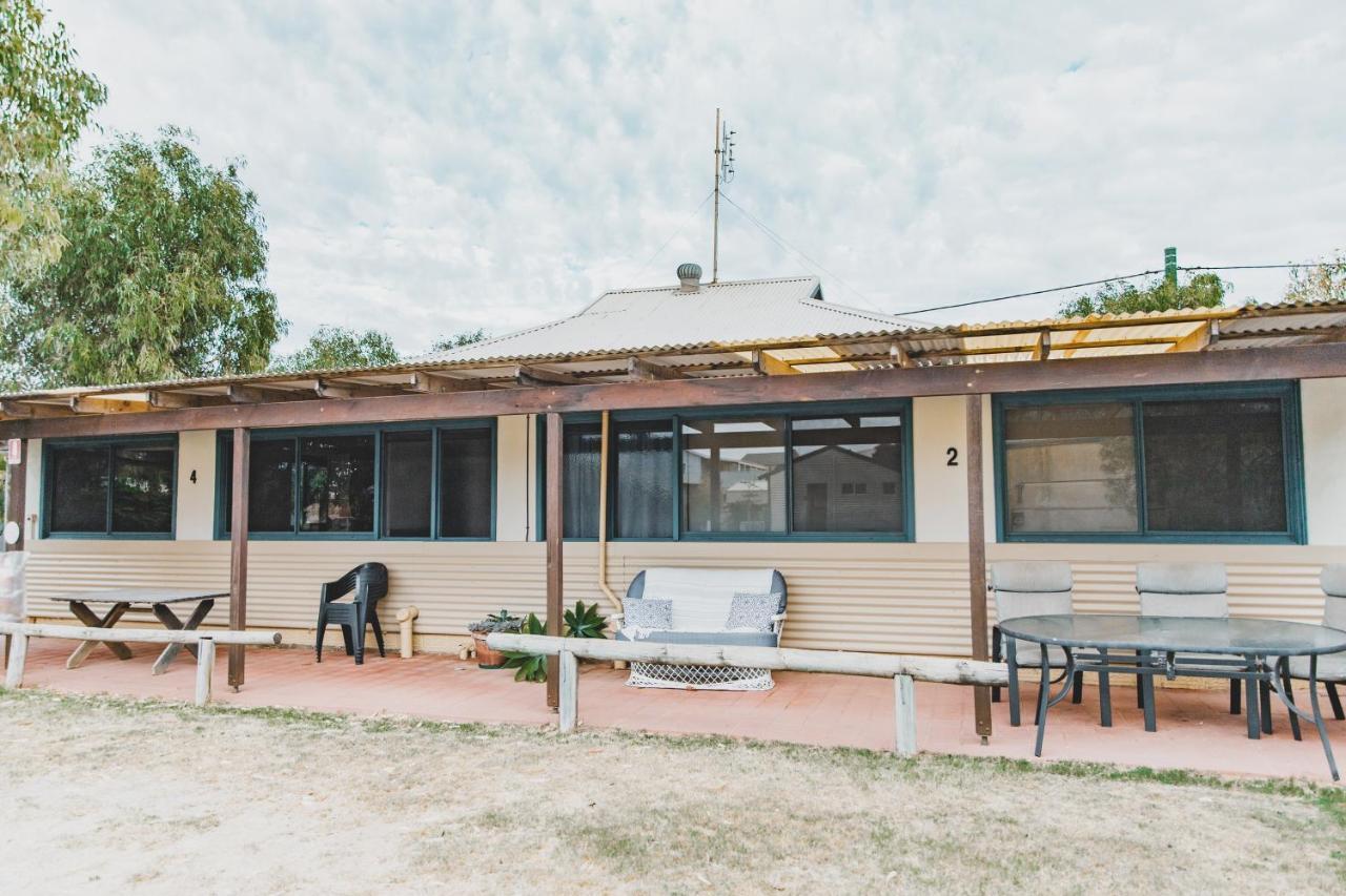 Dongara Hotel Motel Екстер'єр фото