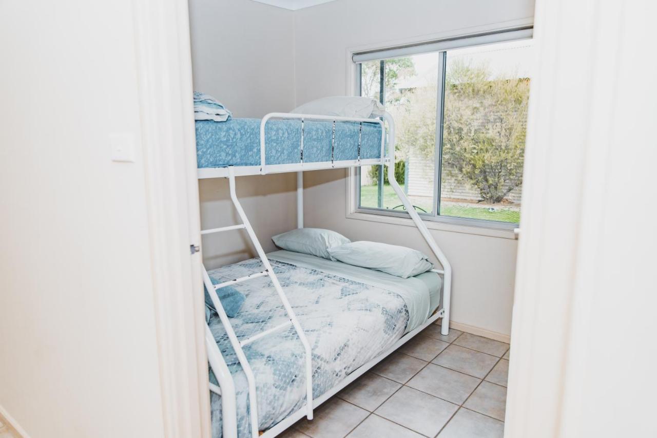 Dongara Hotel Motel Екстер'єр фото